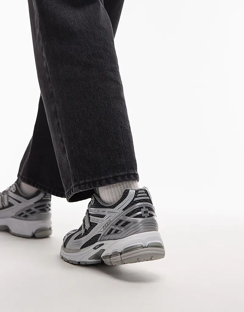 Кроссовки унисекс New Balance 1906r серебристо-серого цвета — фото 3