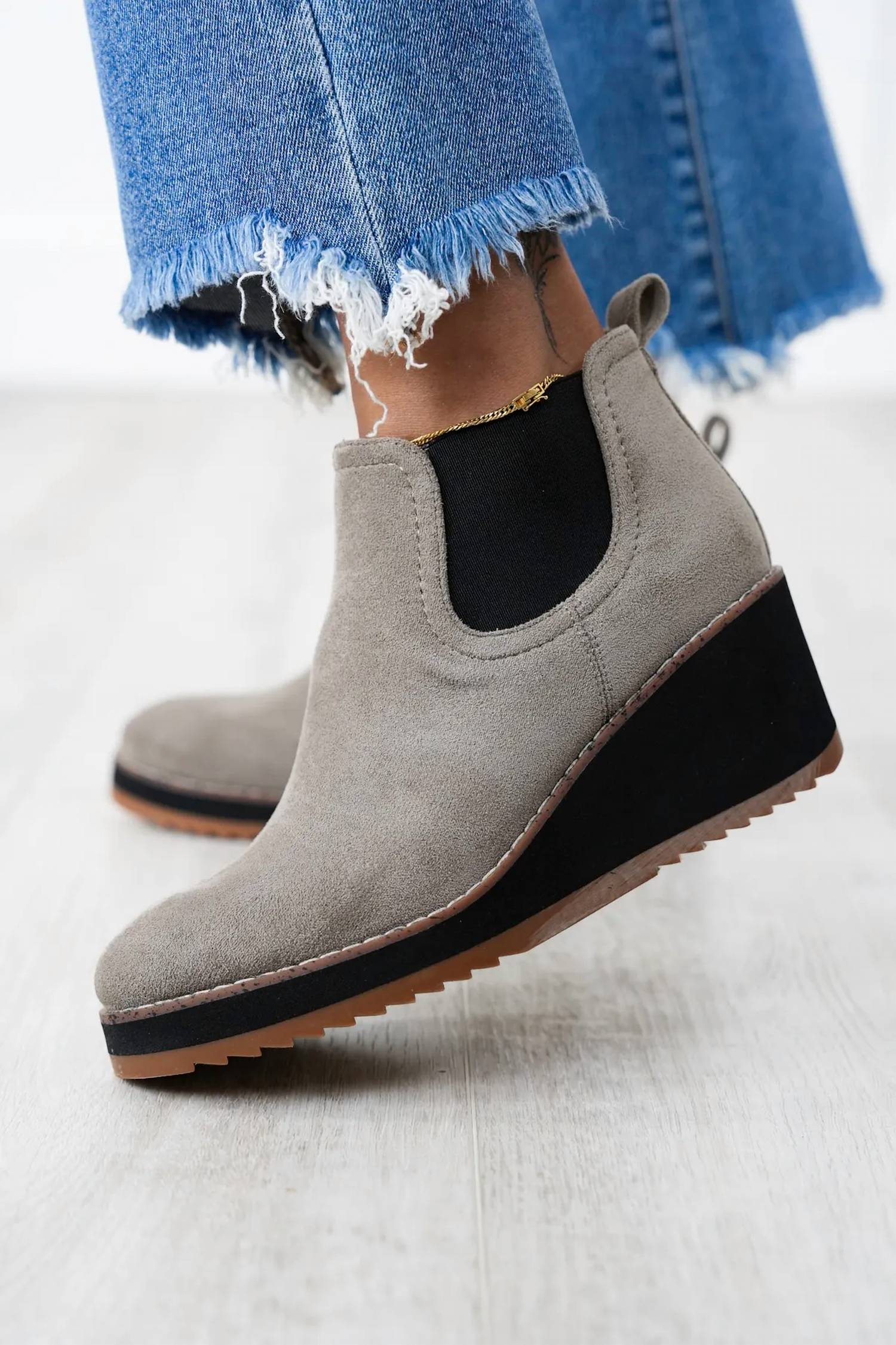 Женские ботильоны Love You A Latte из серой замши Corkys Footwear, серый — фото 2