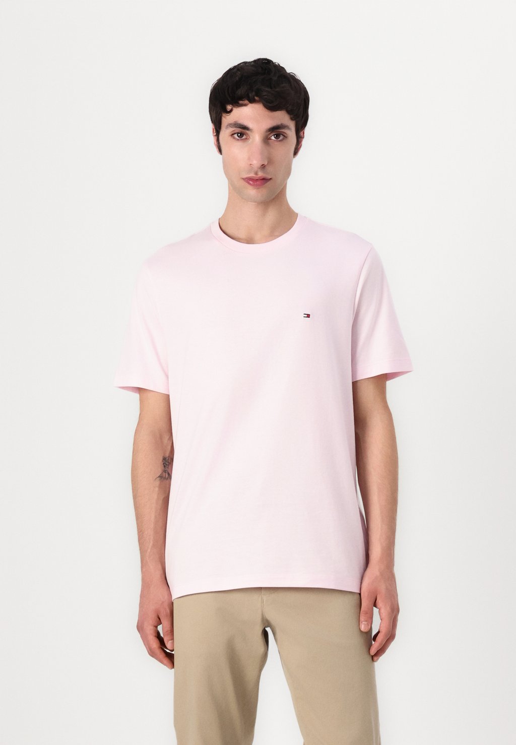 

Базовая футболка ESS SEASONAL REG FIT SOLID TEE Tommy Hilfiger, светло-розовый