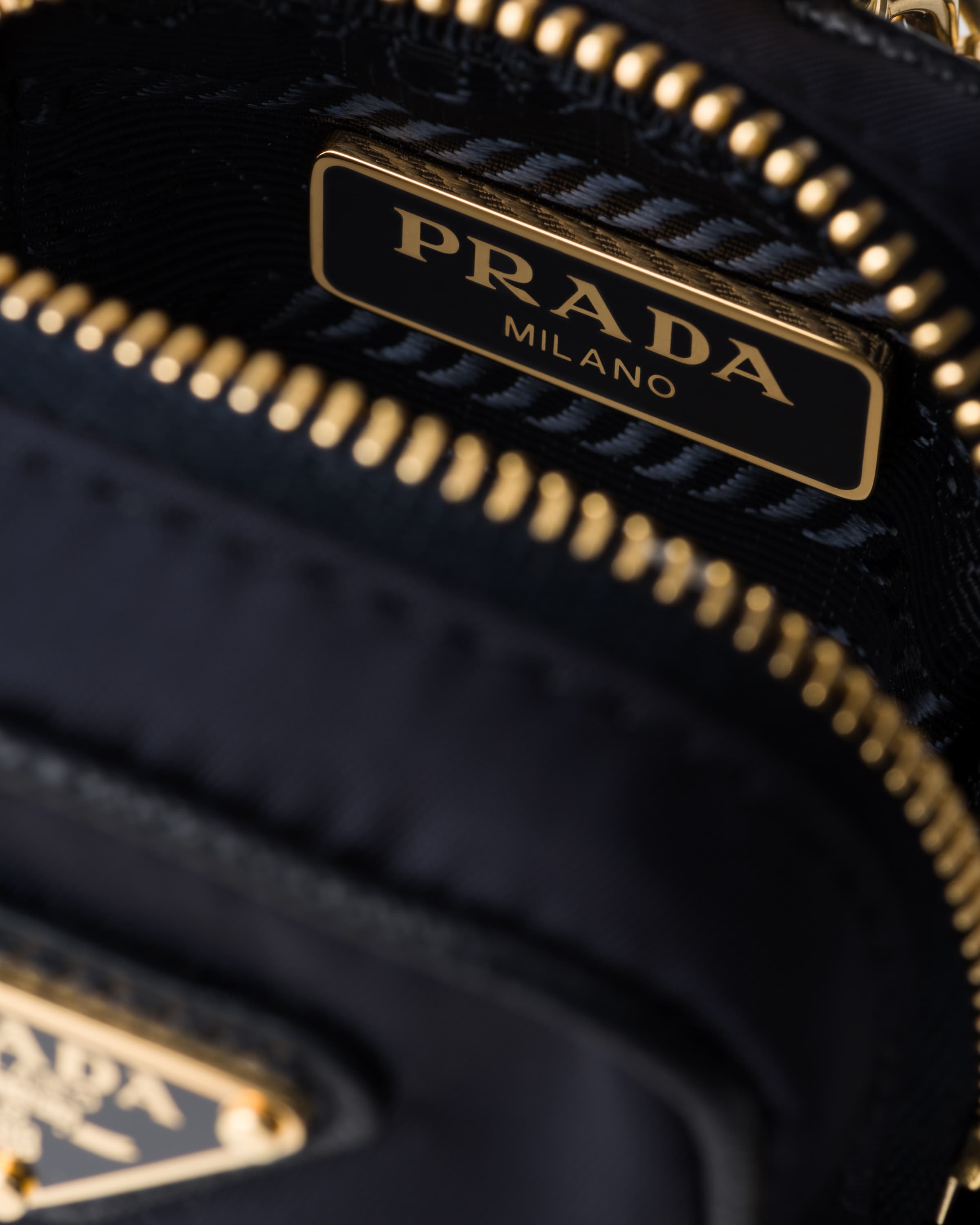 Мини-сумка Prada Re-Edition 1978 из переработанного нейлона Prada, синий — фото 2