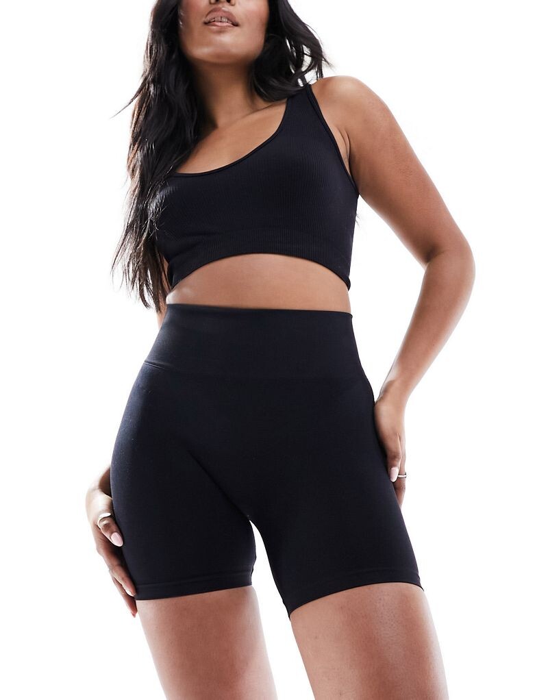 

Черные бесшовные шорты Miss Selfridge