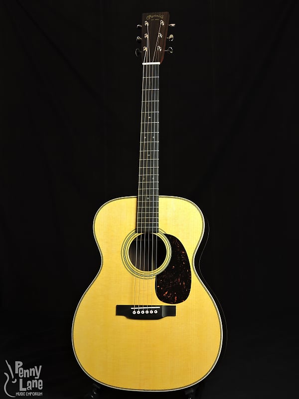 

Акустическая гитара Martin 000-28 Acoustic 000 Guitar with Case