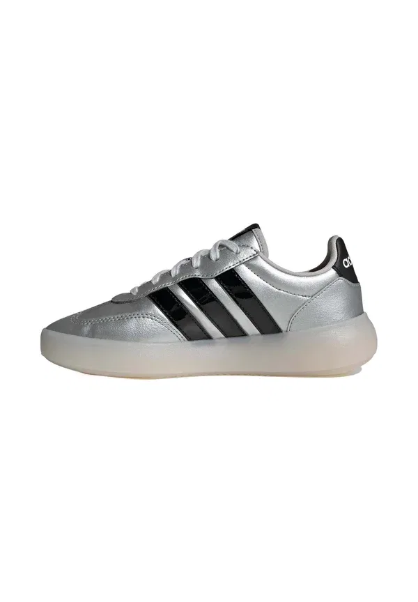 Кроссовки Barreda decode Adidas Originals, серебристый металлик, черный, меловой белый