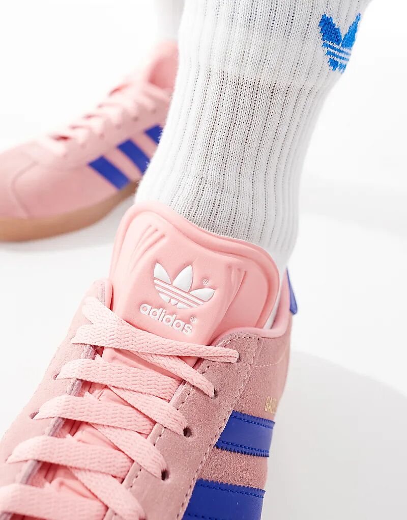 Кроссовки Gazelle розового и голубого цвета с резиновой подошвой adidas Originals — фото 4