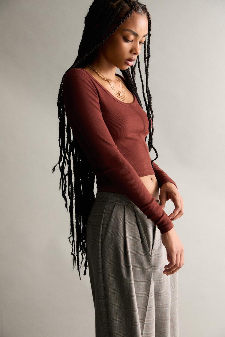 

Футболка с длинным рукавом в рубчик Pull And Bear, бургундия