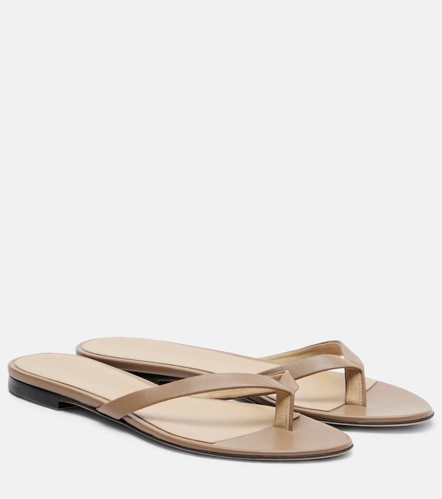 Кожаные сандалии-танга Sacha The Row, Beige Grey