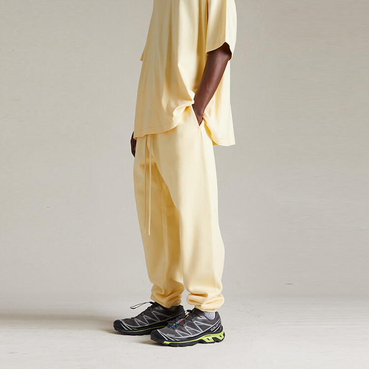 Спортивные штаны Fear Of God Essentials, желтый — фото 4