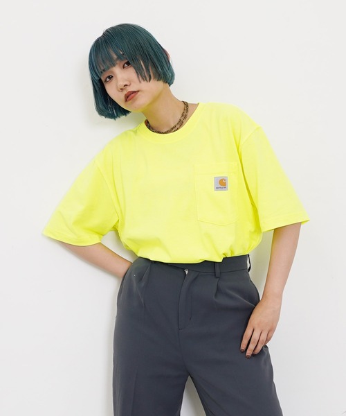 

Футболка с коротким рукавом, большим нагрудным карманом и логотипом Carhartt, желтая