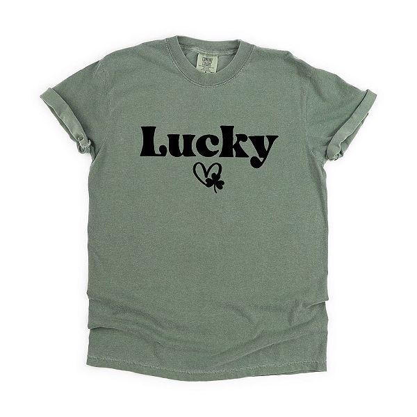 

Футболка Lucky с сердцем и клевером, окрашенная в готовом виде Simply Sage Market, Moss