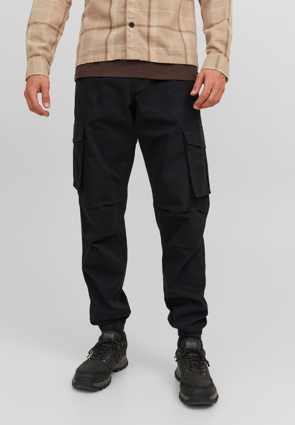 

Брюки карго JPSTKANE JJNOAH CUFFED Jack & Jones, черный