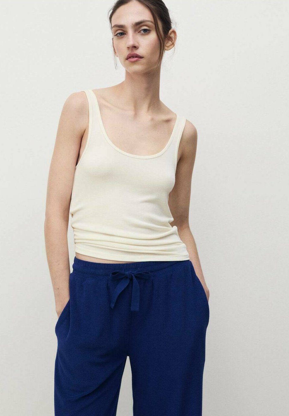 

Брюки Mango, цвет Royal Blue