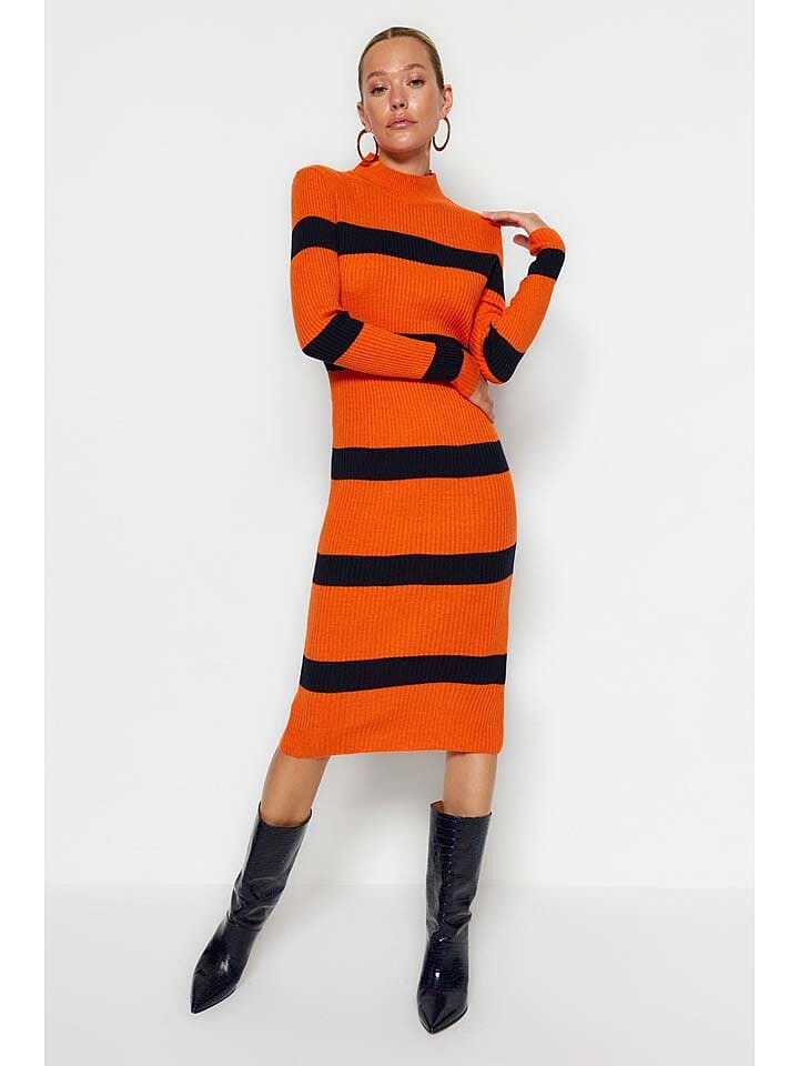 

Платье до колена trendyol Kleid, цвет Orange/Schwarz