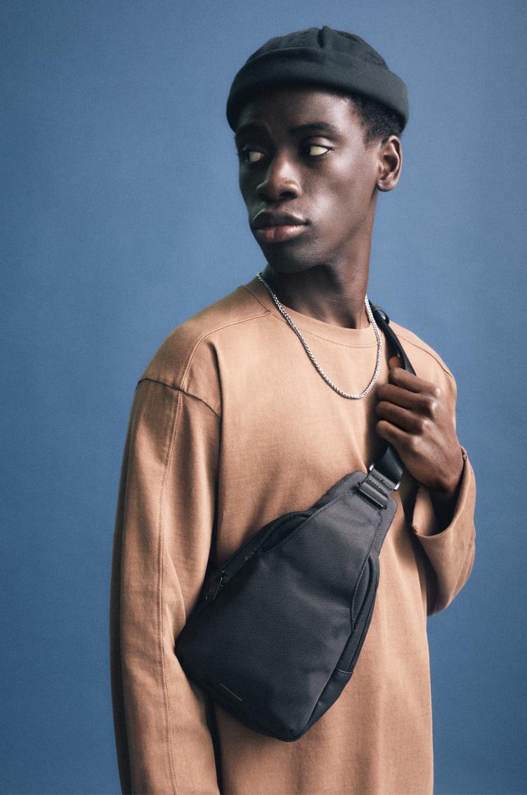 

Сумка через плечо Pull And Bear, черный