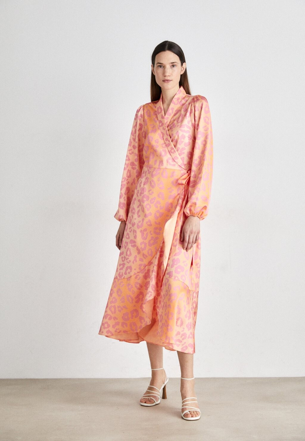 

Коктейльное платье LARACRAS DRESS Cras, абрикос