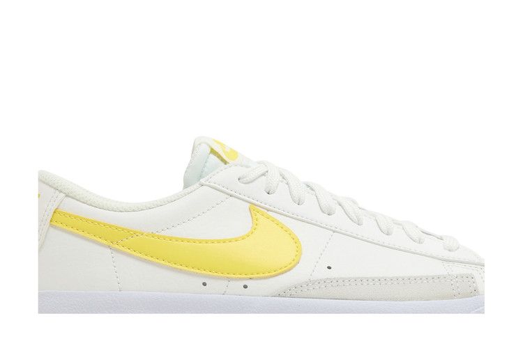 Кроссовки Nike Blazer Low '77 GS 'White Opti Yellow', белый — фото 3
