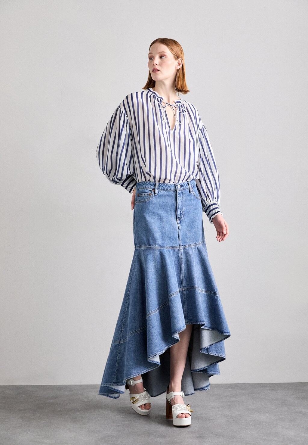 

Блузка Julius Vluminus Alice + Olivia, темно-синий