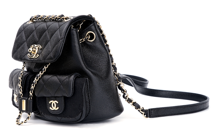 CHANEL Женский черный рюкзак из тисненой кожи — фото 2