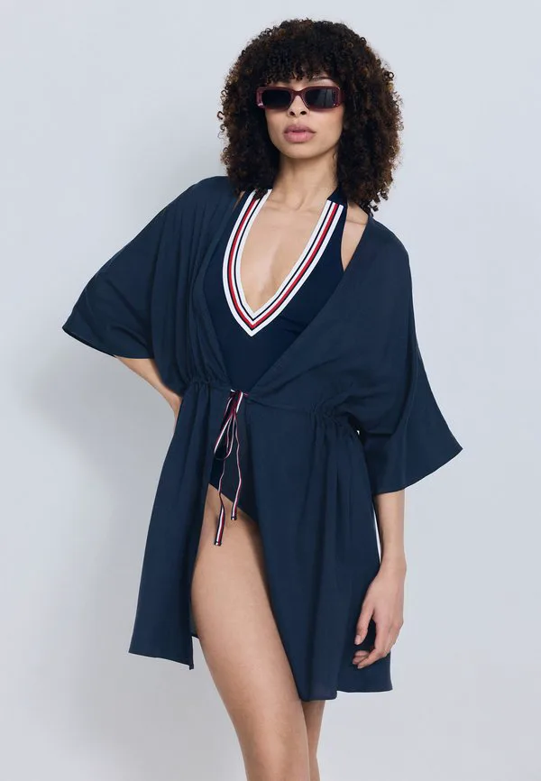 

Кафтан, мини-платье-накидка, пляжный аксессуар Tommy Hilfiger, Dark Night Navy, Синий, Кафтан, мини-платье-накидка, пляжный аксессуар Tommy Hilfiger, Dark Night Navy