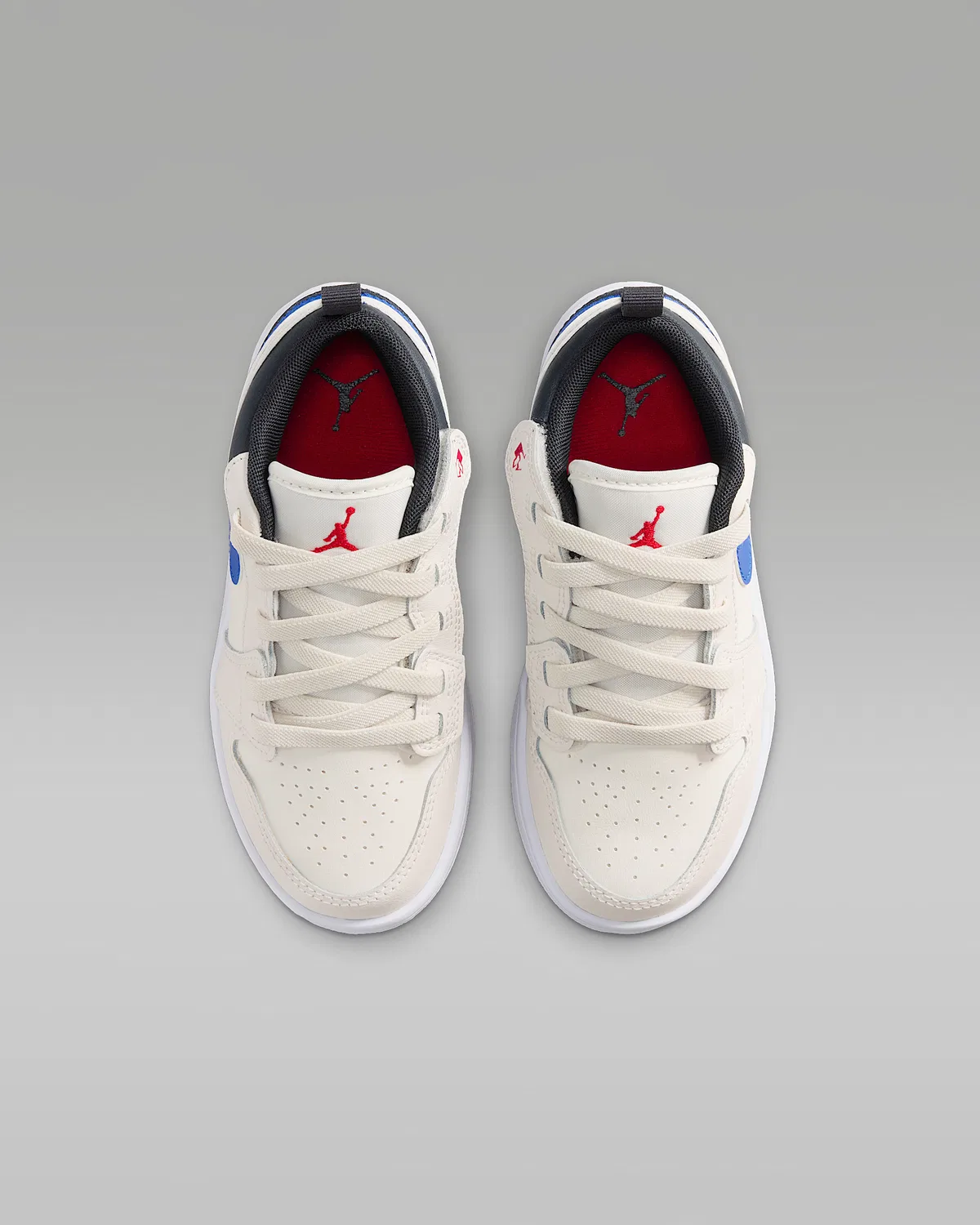 Детские кроссовки Jordan 1 Low Alt, Phantom/Off Noir/Sail/University Red — фото 4