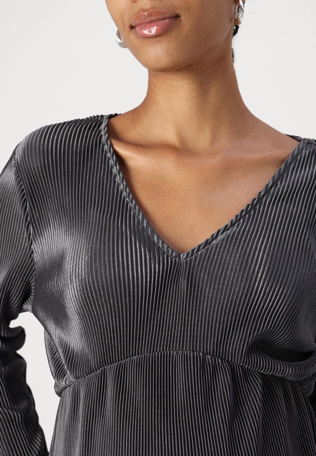 

Топ с длинными рукавами OLMSILAL V NECK ONLY MATERNITY, серебристый