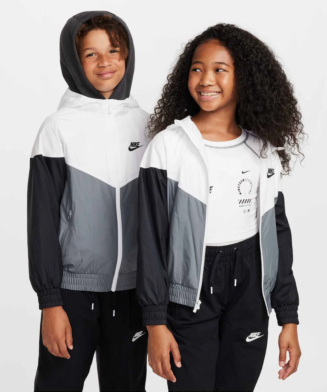 Куртка ветрозащитная Nike Sportswear Windrunner Hooded Repel, детская, белый