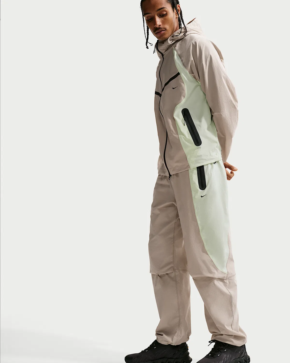 Мужские спортивные штаны Nike Tech Dri-FIT Woven Color-Block, Cream II/Volt Tint/Black — фото 3