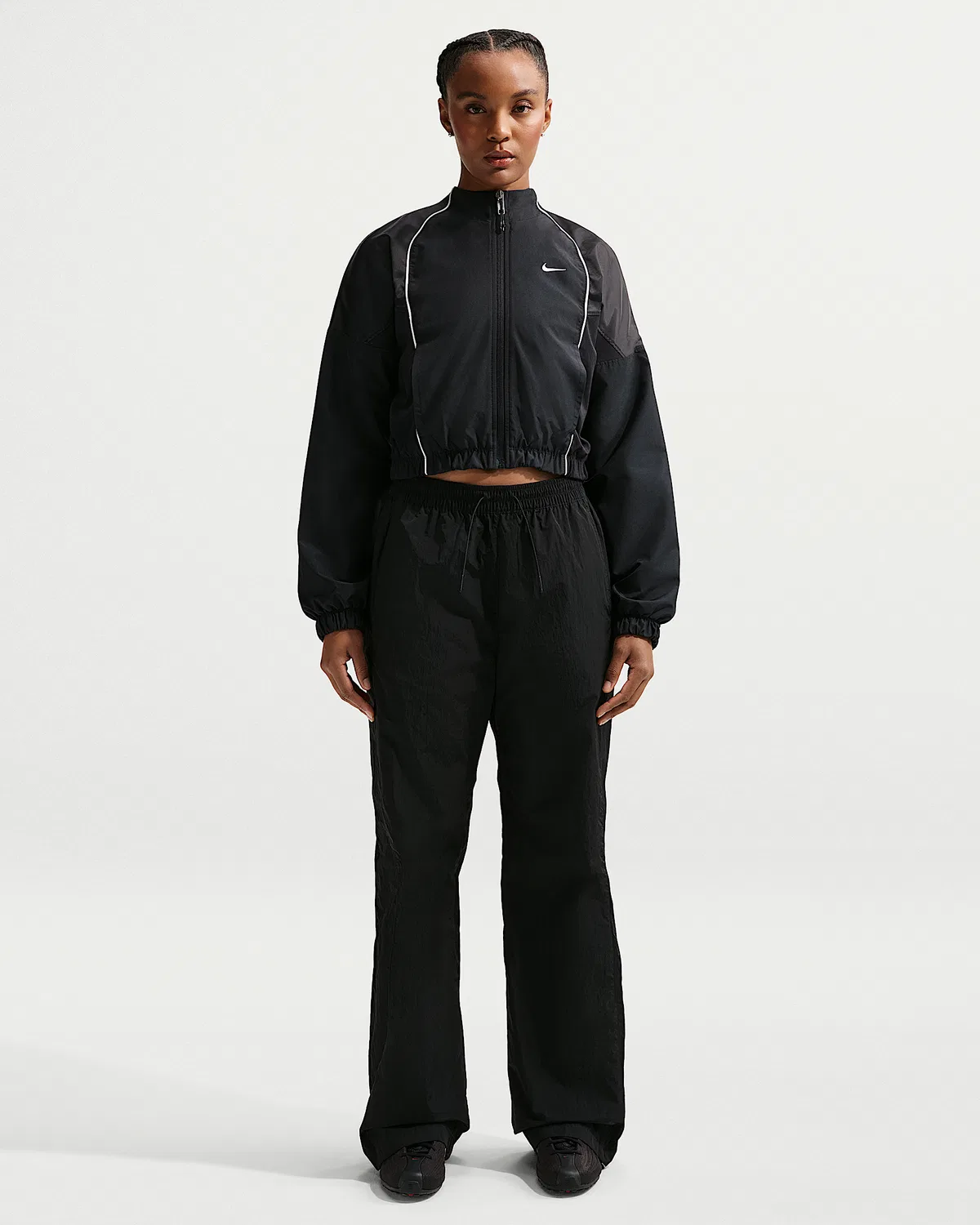 Женская укороченная куртка Nike Sportswear, Black/Black/Black/Sail — фото 4