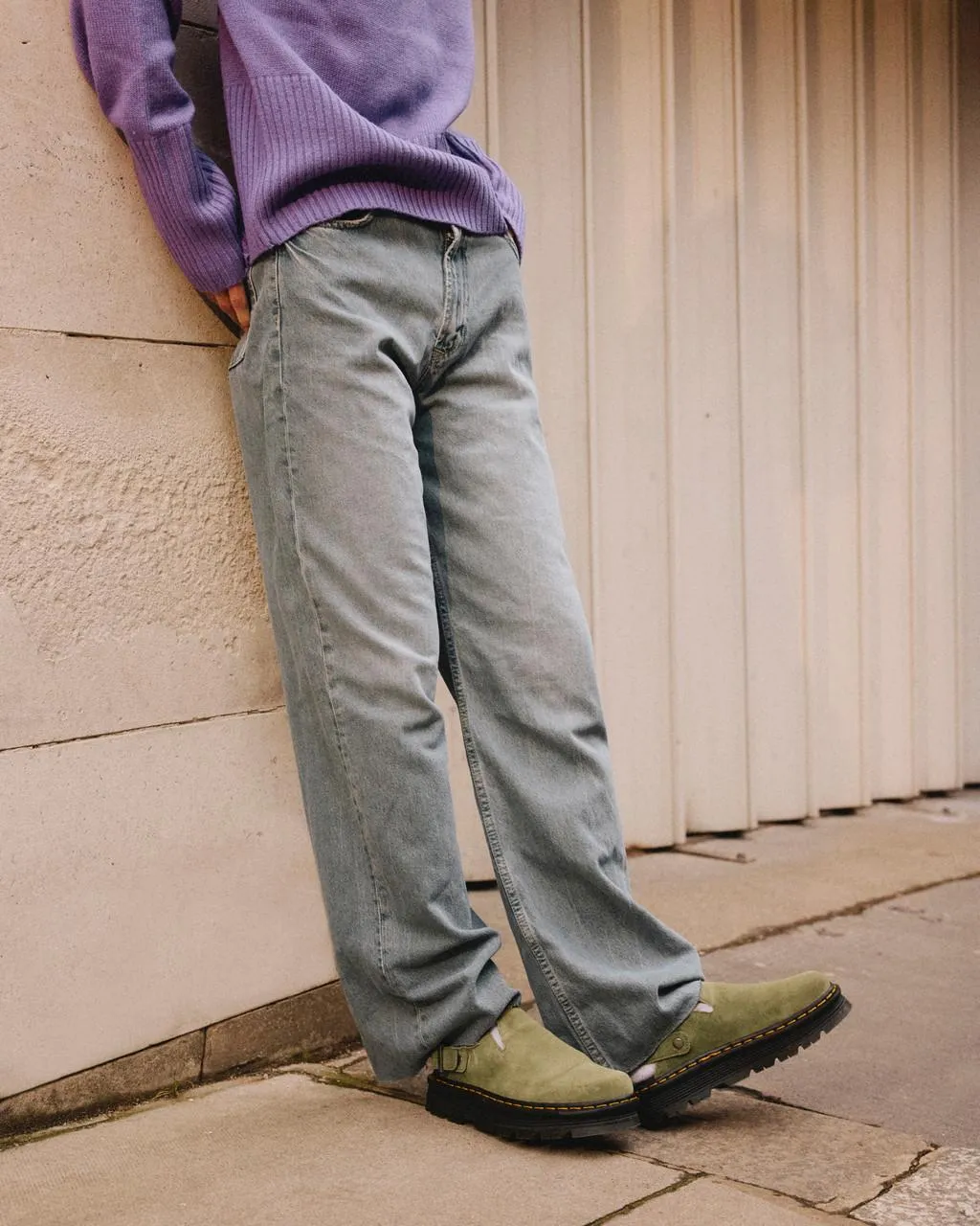 Замшевые мюли на платформе с ремешком на пятке Dr. Martens Zebzag, цвет Muted Olive — E.H.Suede — фото 2