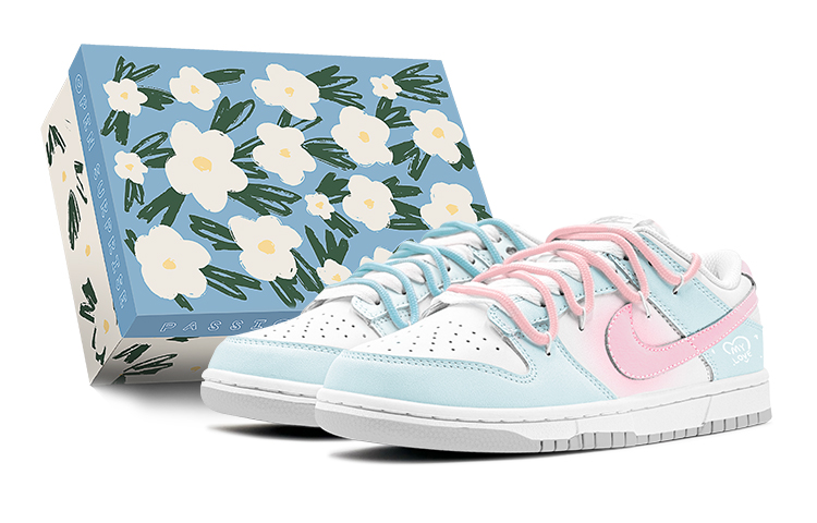 

Женские кроссовки для скейтбординга Nike Dunk Low, Light Blue