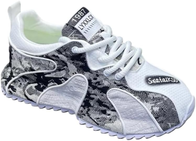 

Стильные и удобные мужские спортивные кроссовки на толстой подошве. Мягкая внутренняя подкладка. Приятная на ощупь текстура. Идеально подходят для ходьбы и тренировок Clolinde, белый/черный