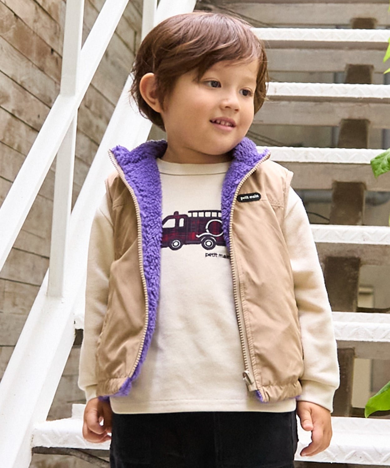 Двусторонний жилет однотонного цвета с застежкой-молнией. Petit Main, Light beige