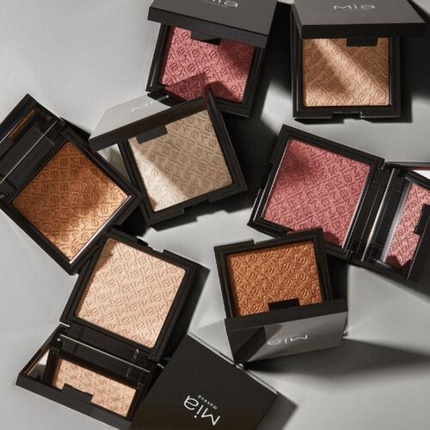 

MIA LIGHT BUILDER Компактная пудра-иллюминайзер для макияжа Mia Makeup