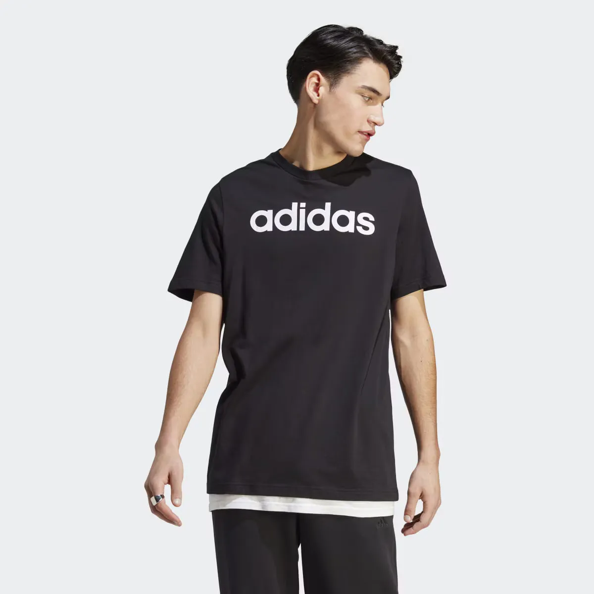 

Футболка мужская Adidas Essentials Single Jersey Linear с вышитым логотипом, черный