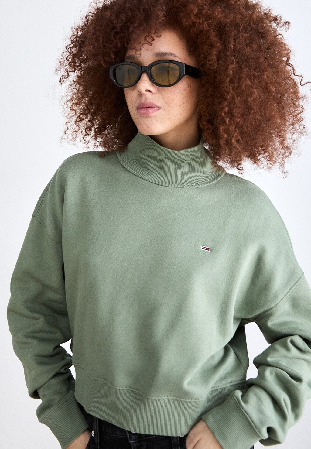 

Толстовка MOCK NECK Tommy Jeans, зеленый