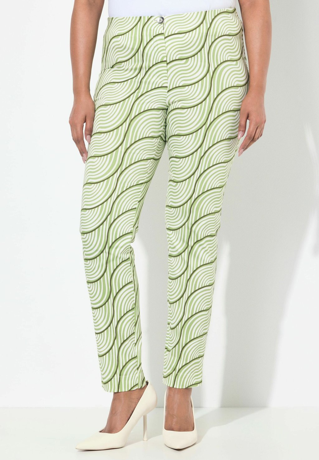 

Чиносы WAVE PRINT ELASTIC WAIST Ulla Popken, зеленый