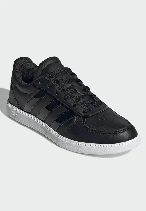 Разбить стильные кроссовки Adidas Sportswear, Core Black Core Black Cloud White — фото 2