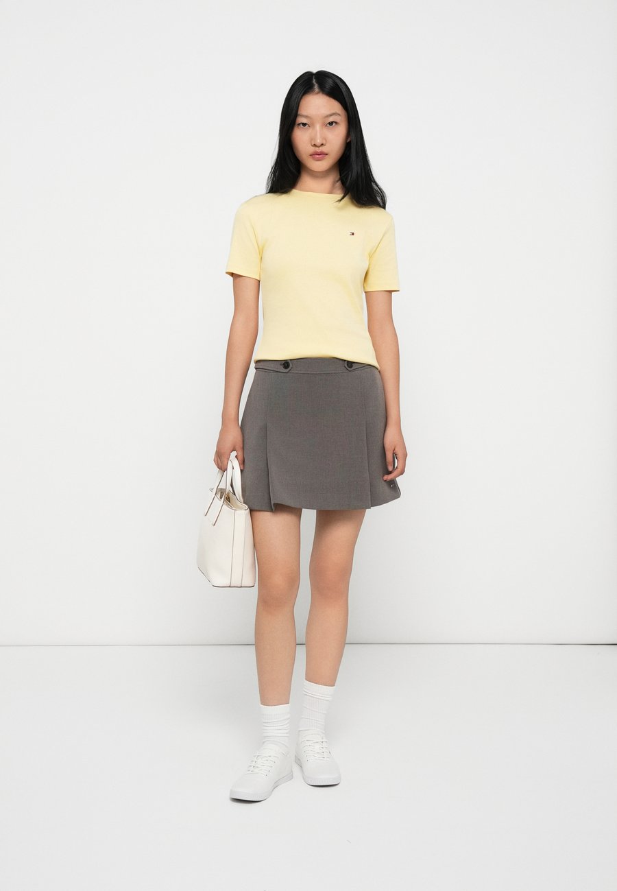 Футболка Tommy Hilfiger SLIM CODY, Zesty Yellow/Yellow — фото 2