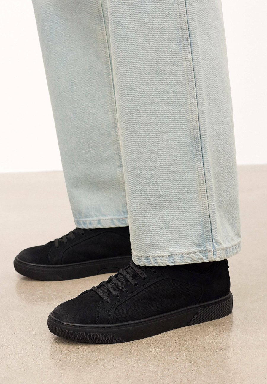 

Кроссовки Kazar AUGUSTINNO, Black