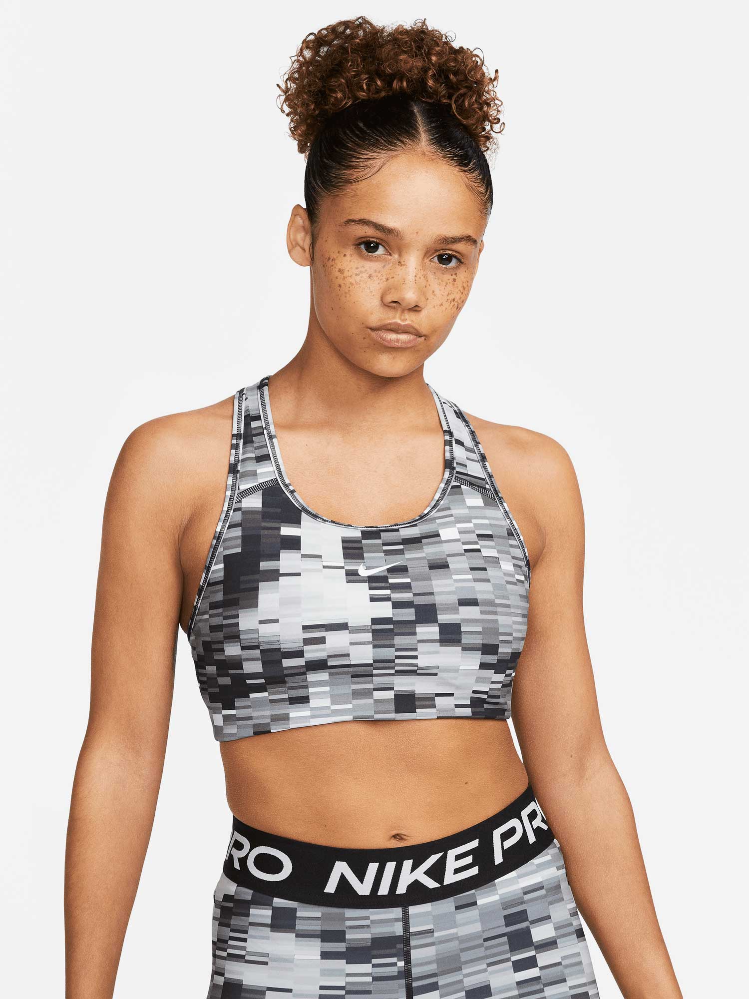 

Спортивный бюстгальтер Nike W DF SWSH AOP BRA NP, черный