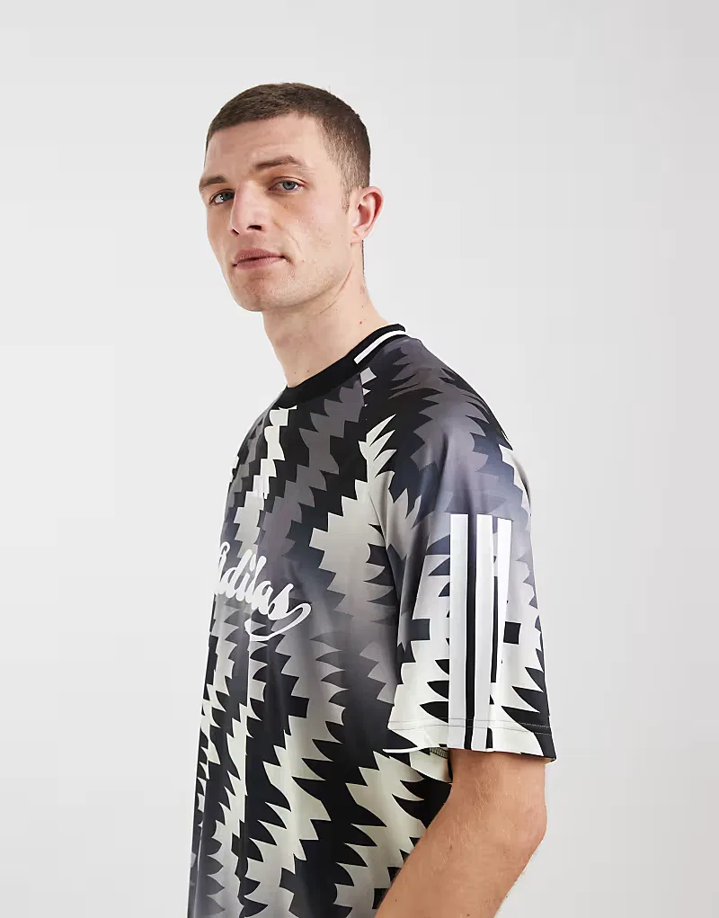 Футболка Adidas Originals Sportswear Tiro с рисунком, серо-черный — фото 4