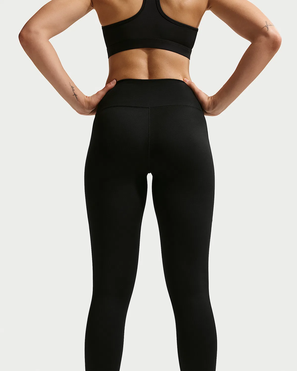 Женские леггинсы Nike One с высокой талией 7/8 и карманами, Black/White — фото 3