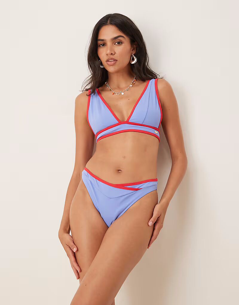 

Контрастный бикини-топ с глубоким вырезом синего цвета Tala