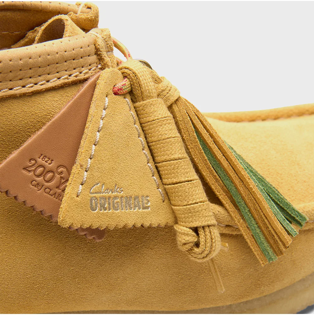 Мужские ботинки Wallabee из золотисто-коричневой замши от Clarks Originals — фото 4