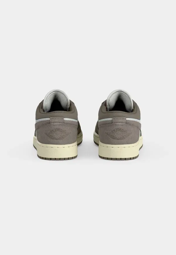 Кроссовки Air 1 Jordan, olive grey/enigma stone/summit white/pale ivory, оливково-серый/загадочный камень/вершинный белый/бледно-слоновая кость — фото 4