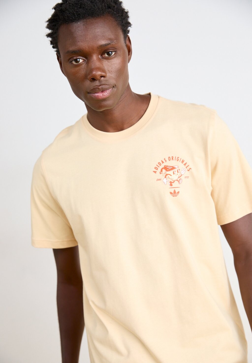 

Футболка с принтом COFFEE CLUB TEE adidas Originals, бежевый