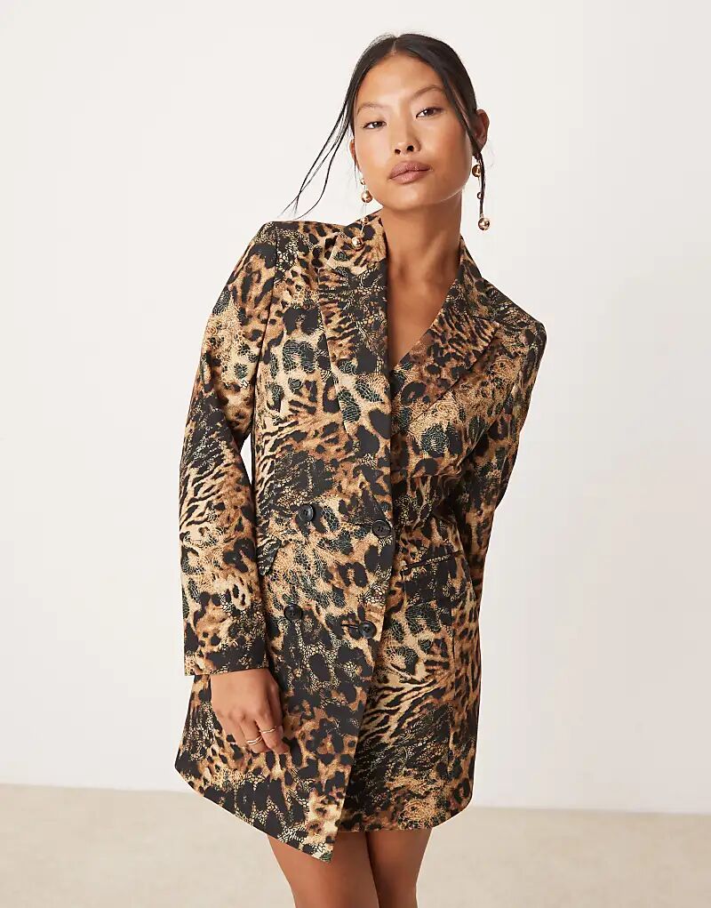 

Длинное платье-блейзер с анималистичным принтом Miss Selfridge