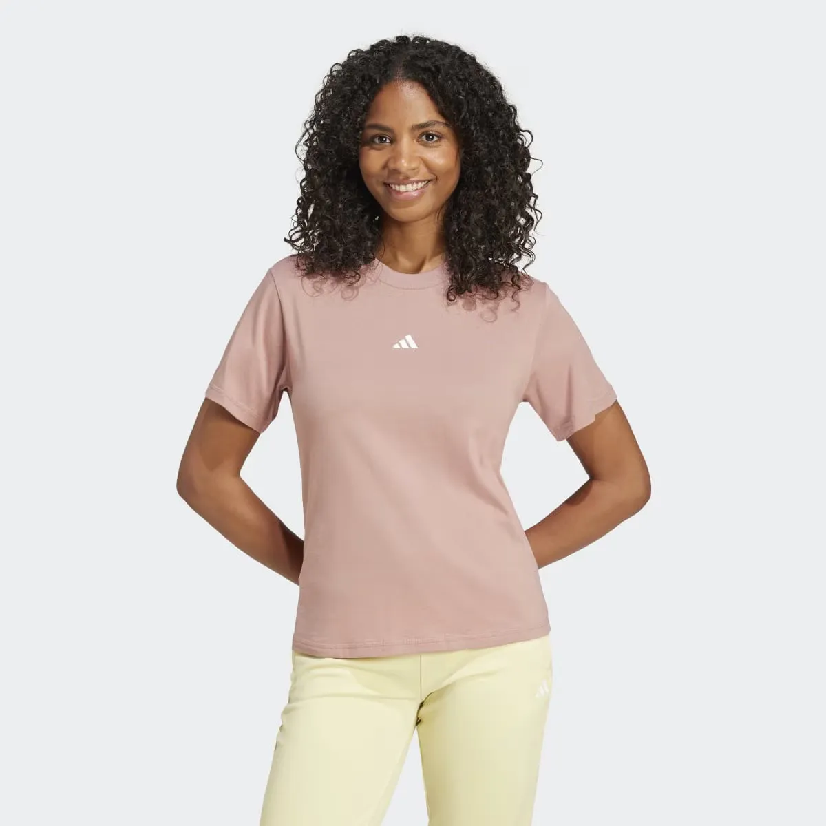 

Женская футболка Adidas Essentials Small Logo из хлопка, красный
