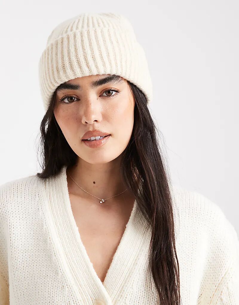 

Объемная шапка-бини New Look кремового цвета