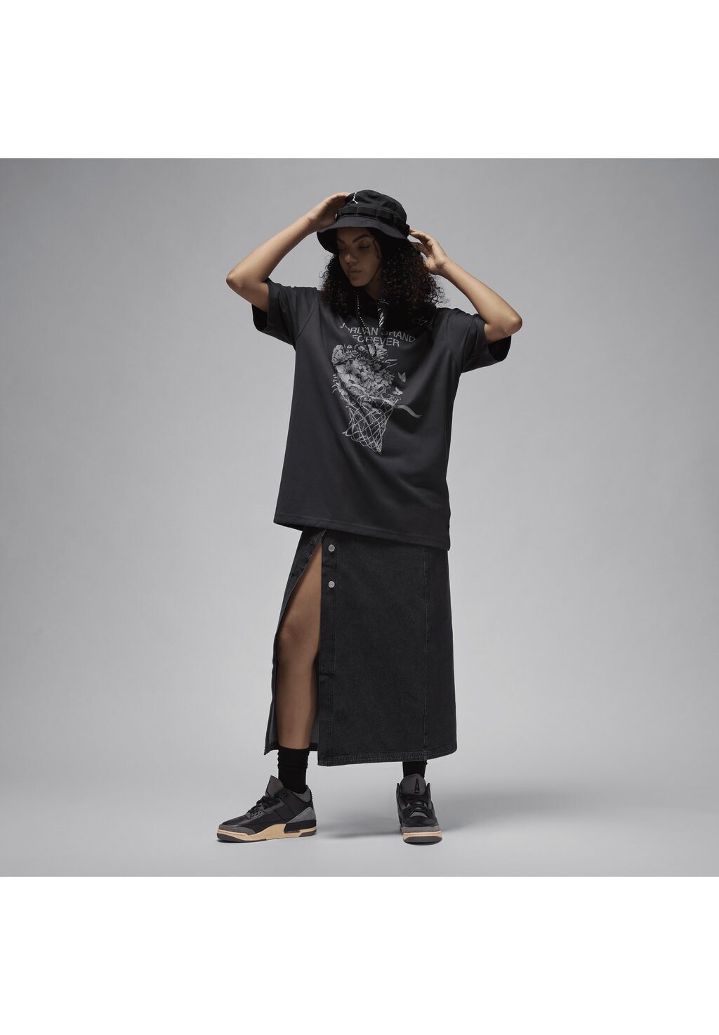 

Футболка с принтом OVERSIZED GRAPHIC Jordan, черный