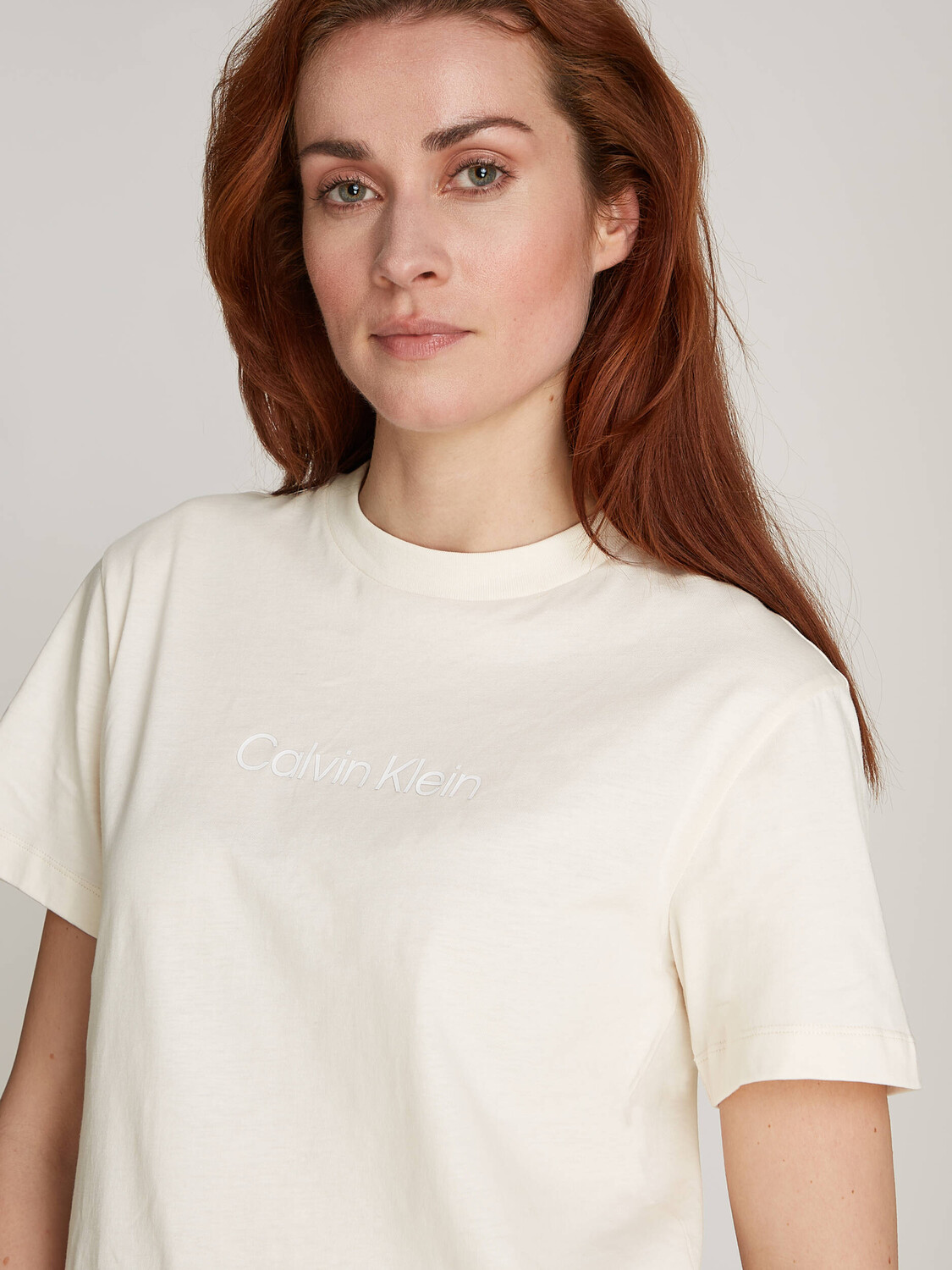 Футболка Calvin Klein HERO LOGO Regular Fit, экрю — фото 3